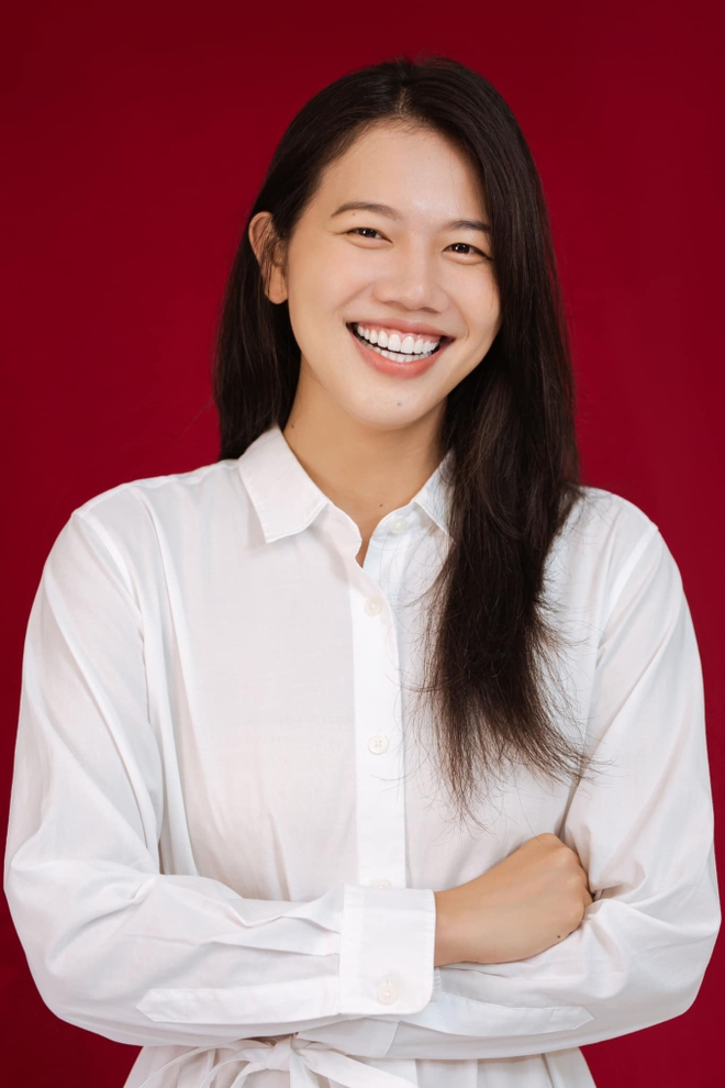 Vừa flex ảnh bơi sông Hồng, Ánh Viên lại tạo dáng độc lạ dưới nước khiến dân tình không thể tin nổi-7