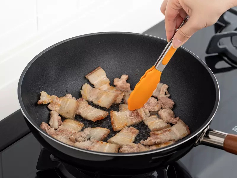 Thịt ba chỉ không rán cũng đừng rang cháy cạnh, thêm nguyên liệu này vào nấu cùng vừa ngon lại dễ làm-4