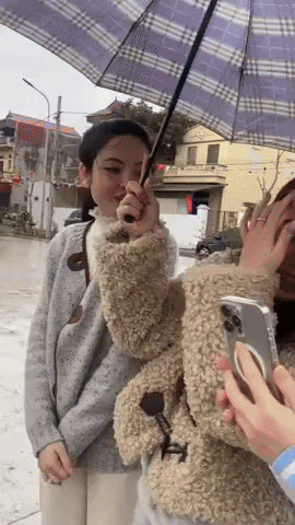 Chu Thanh Huyền xả vai hot girl gợi cảm, ở nhà Quang Hải mang đúng dáng dấp nàng dâu hiền-1