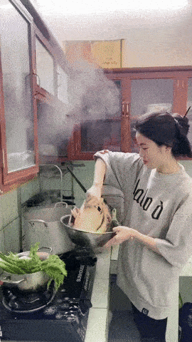 Chu Thanh Huyền xả vai hot girl gợi cảm, ở nhà Quang Hải mang đúng dáng dấp nàng dâu hiền-2