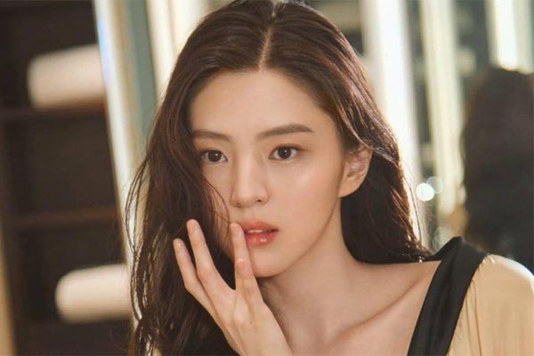 Han So Hee cười tươi khi về Hàn Quốc-2