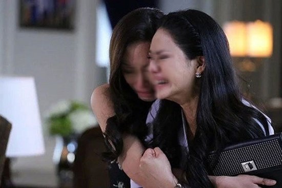 Nửa đêm thấy hành động lạ của chị dâu ở phòng tắm, tôi tái mặt sợ hãi, vội vã gọi điện cho anh trai