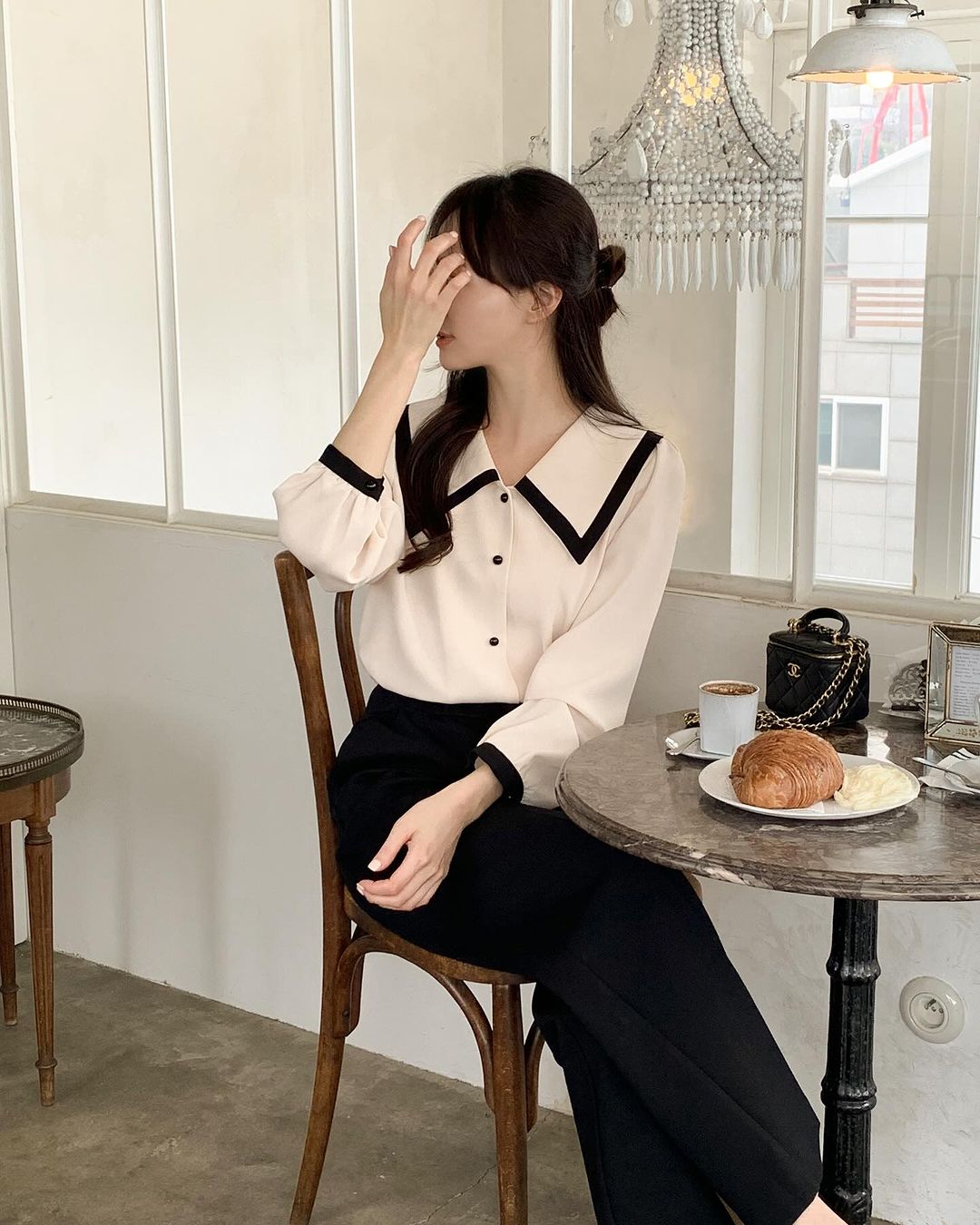 5 kiểu sơ mi điệu đà đang được hội blogger Hàn yêu thích-4