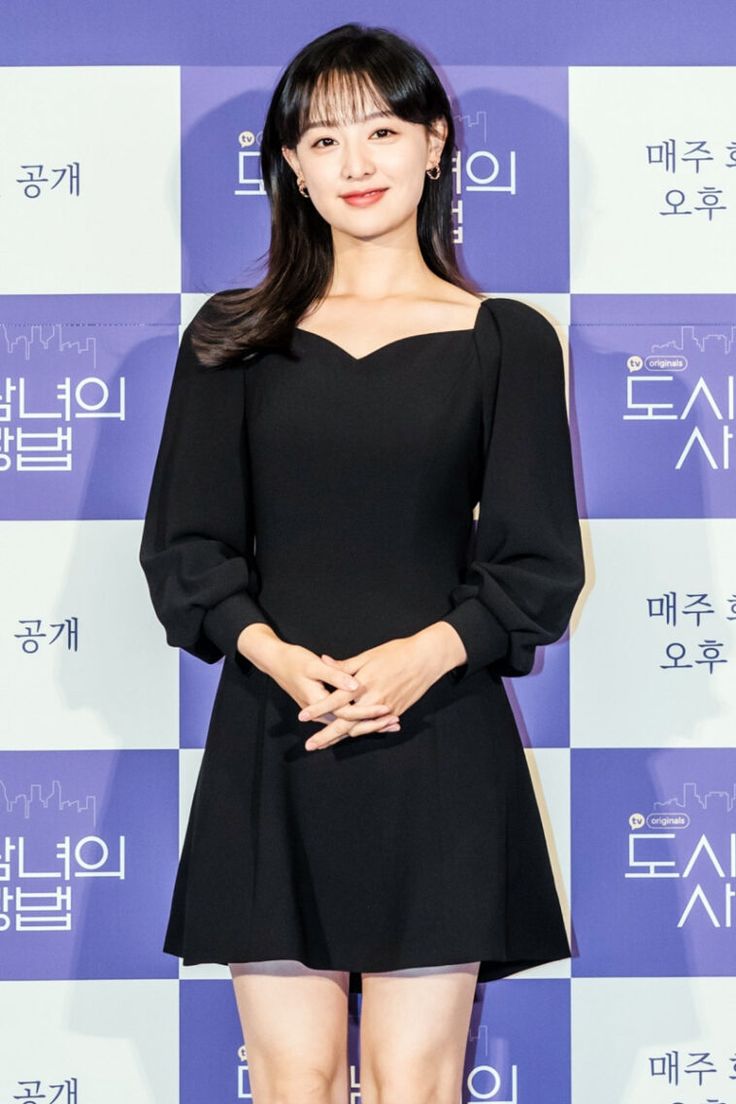 Kim Ji Won xinh đẹp lộng lẫy nhưng chỉ thích diện đồ tối giản-3