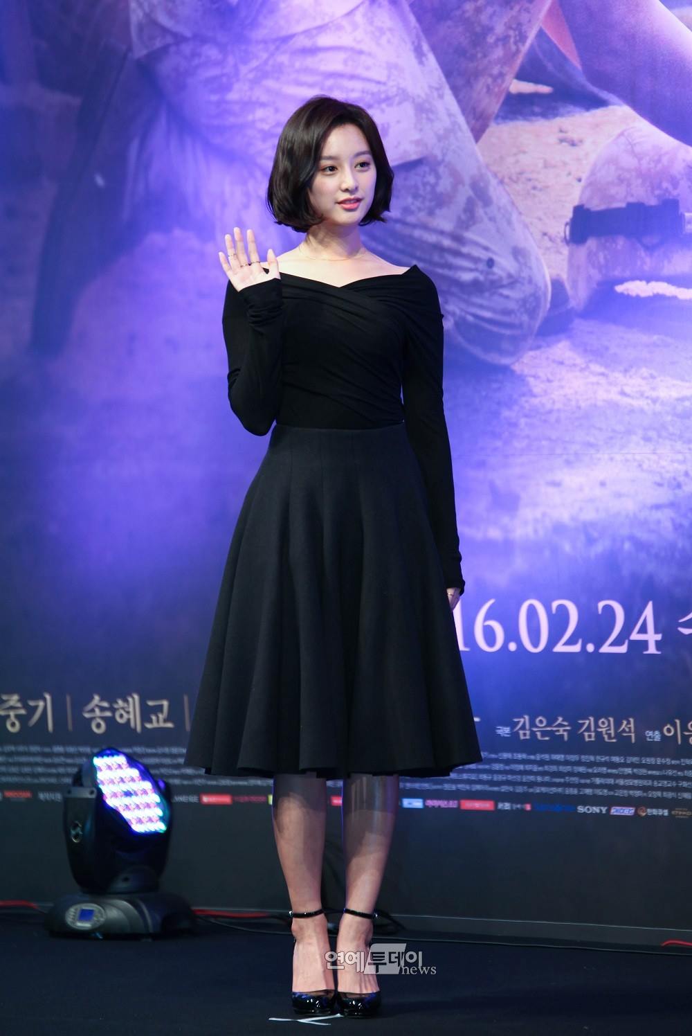Kim Ji Won xinh đẹp lộng lẫy nhưng chỉ thích diện đồ tối giản-8