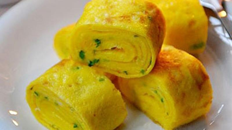 Chỉ mắm thôi chưa đủ, cho thêm vài giọt này đảm bảo trứng rán không bị tanh, lại nở bông, vàng ruộm-4