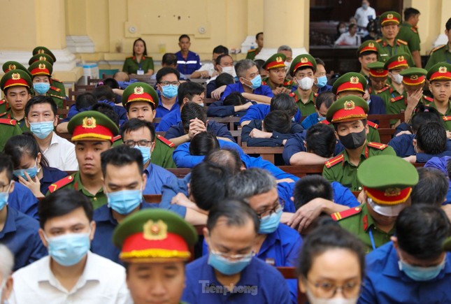 Bà Trương Mỹ Lan ra toà với kiểu tóc mới-6