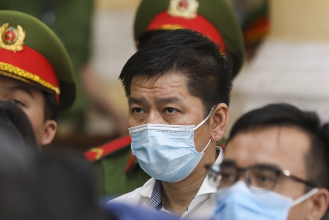 Bà Trương Mỹ Lan ra toà với kiểu tóc mới-4