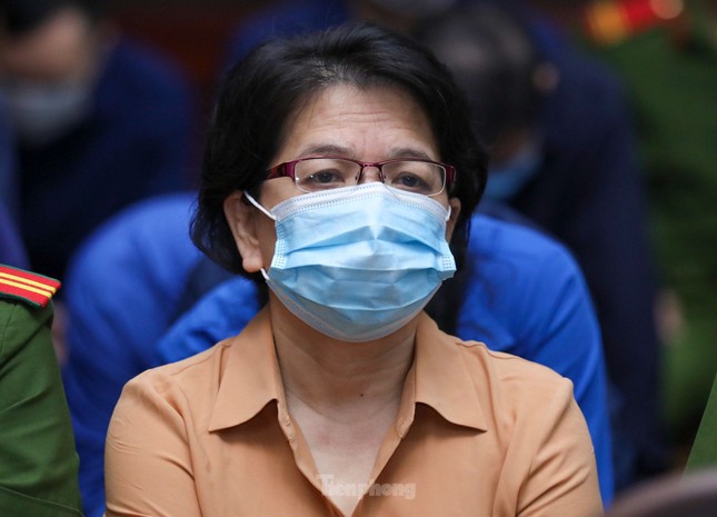 Bà Trương Mỹ Lan ra toà với kiểu tóc mới-3