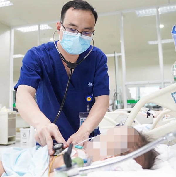 Cảnh báo: Bé 2 tháng tuổi tổn thương thần kinh nặng do gia đình bế đung đưa để dỗ-2