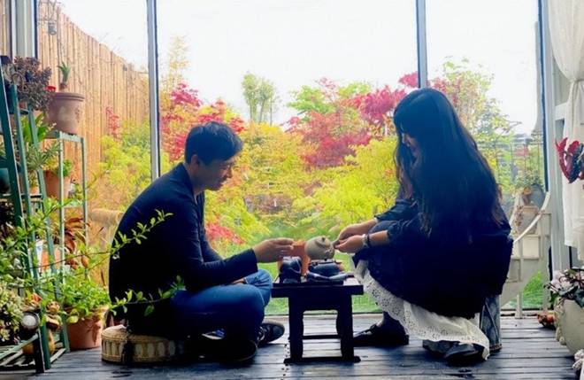 Đôi vợ chồng bỏ việc văn phòng về quê, biến vườn 200m2 thành chốn tiên cảnh” ở nhà quay vlog kiếm 170 triệu/tháng-6