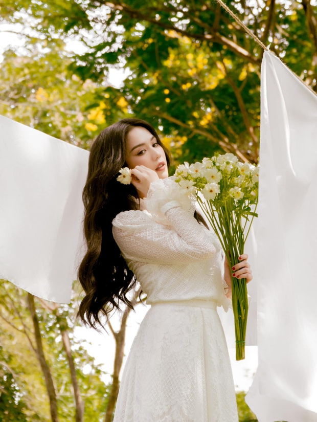 Ngọc Trinh đã bật chế độ chặt chém khi lên đồ dự tiệc, lộ thêm hint nghi rạn nứt với bạn thân thập kỷ?-7