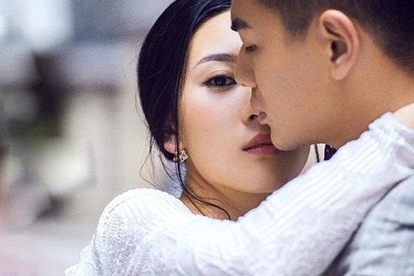 Vợ đại gia không ghen nửa lời, lẳng lặng gửi một tin nhắn khiến chồng đang ngoại tình đọc xong chết lặng-1