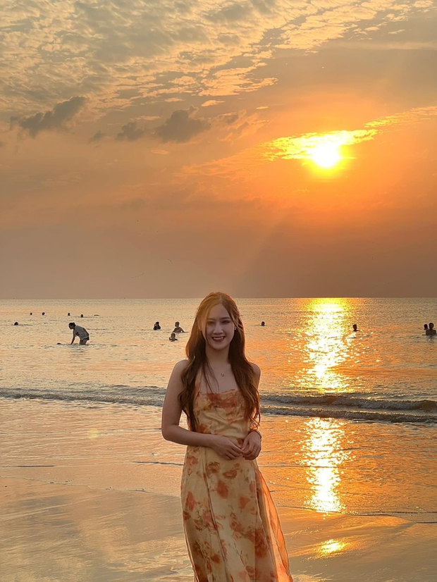 Nữ VĐV nhảy cầu xinh như hoa bán lạp xưởng, khách đi ngang đều tò mò khi thấy một thứ-7