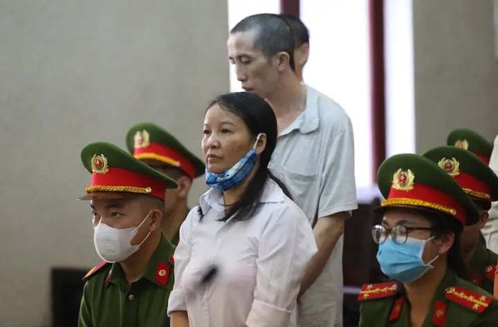 Mẹ nữ sinh giao gà liên tục ngất, tòa phúc thẩm hoãn xét xử-1