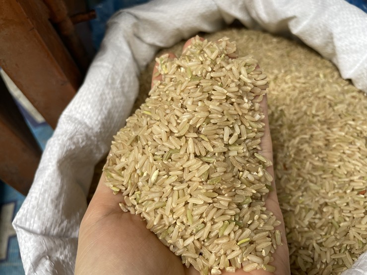 Loại gạo trước không ai ăn, nay bỗng đắt hàng, dân buôn ngày bán gần tạ-2