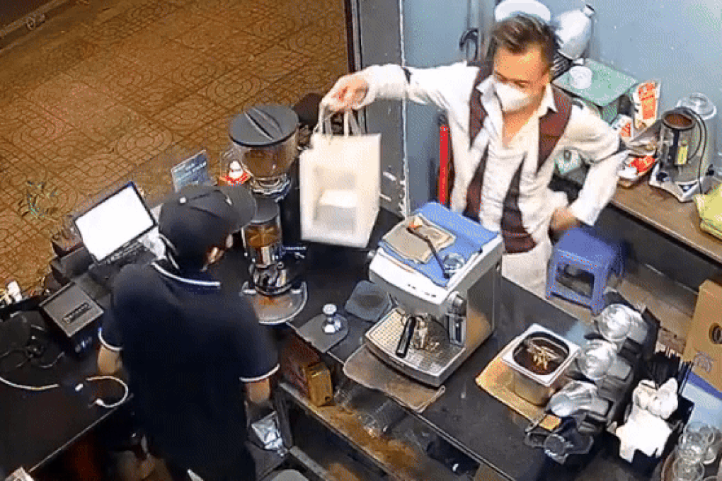 Nam thanh niên giả làm shipper để lừa tiền, chủ cửa hàng lo sốt vó-2