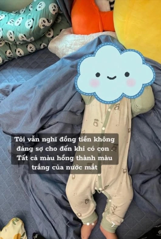 Đoạn chat vợ mượn tiền chồng để đi tiêm cho con cay đắng nhất lúc này: Không tiền, tất cả màu hồng cũng thành màu nước mắt!-1
