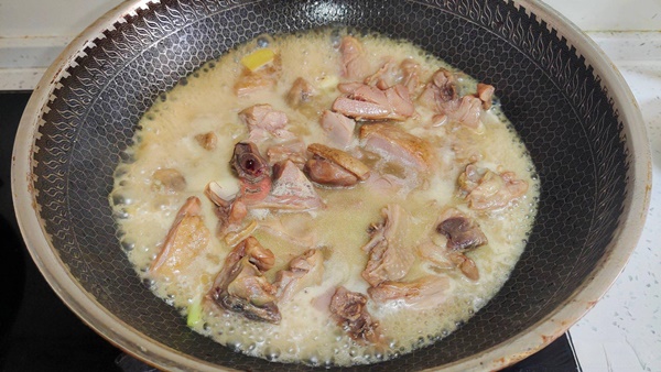 Thịt gà đem nấu cùng loại rau này ăn vừa mềm ngọt, thơm ngon mà lại giúp tăng cường hệ miễn dịch, chống lão hóa-5