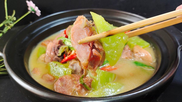 Thịt gà đem nấu cùng loại rau này ăn vừa mềm ngọt, thơm ngon mà lại giúp tăng cường hệ miễn dịch, chống lão hóa-8