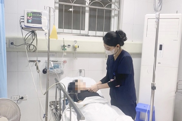 Quảng Ninh: Người phụ nữ đột nhiên co cứng người, mờ mắt sau khi tiêm thuốc gây tê nhổ răng-1