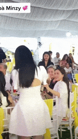 Chu Thanh Huyền bắt được hoa cưới của cặp đôi đình đám, nhờ vía hay cưới được Quang Hải nhưng sự xuất hiện của Hoà Minzy mới gây chú ý-2