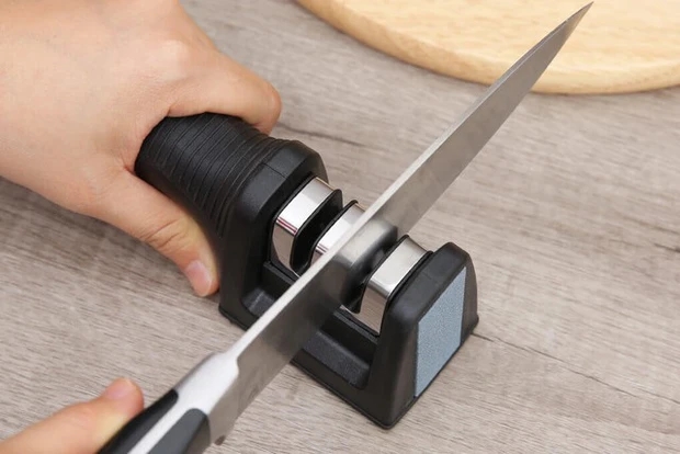6 mẹo mài dao tại nhà để món đồ luôn sắc như mới, cắt thái chỉ trong một nốt nhạc-2