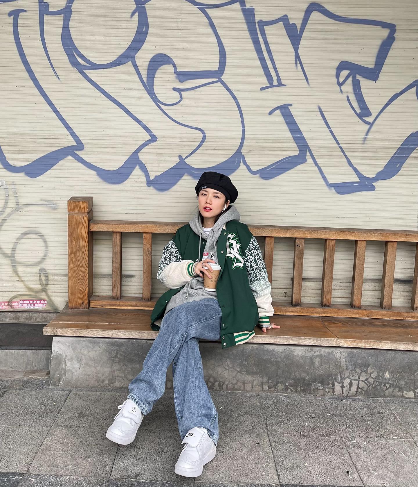 Mặc quần jeans ống rộng sành điệu, tôn dáng như Kỳ Duyên và Phương Ly-6