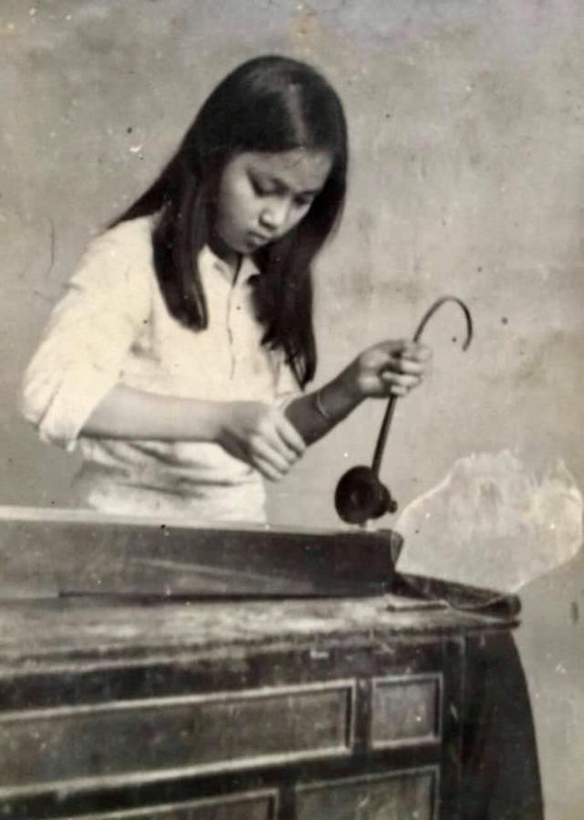 Nữ NSND 60 tuổi vẫn trẻ đẹp khó tin, hôn nhân 35 năm giấu kín, được chồng trải thảm cho làm nghề-1