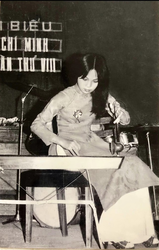 Nữ NSND 60 tuổi vẫn trẻ đẹp khó tin, hôn nhân 35 năm giấu kín, được chồng trải thảm cho làm nghề-2