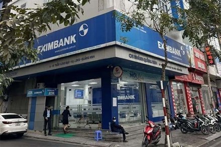 Vụ nợ thẻ tín dụng Eximbank 8,8 tỉ đồng: Ngân hàng và 