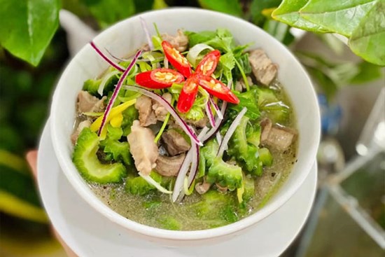 Loại quả sần sùi, đắng ngắt lại là vị thuốc quý, tốt cho tim, kháng ung thư, xào thùy heo thơm phức