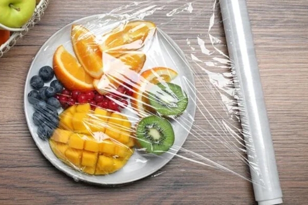 Có nên dùng màng bọc thực phẩm trong lò vi sóng?-4