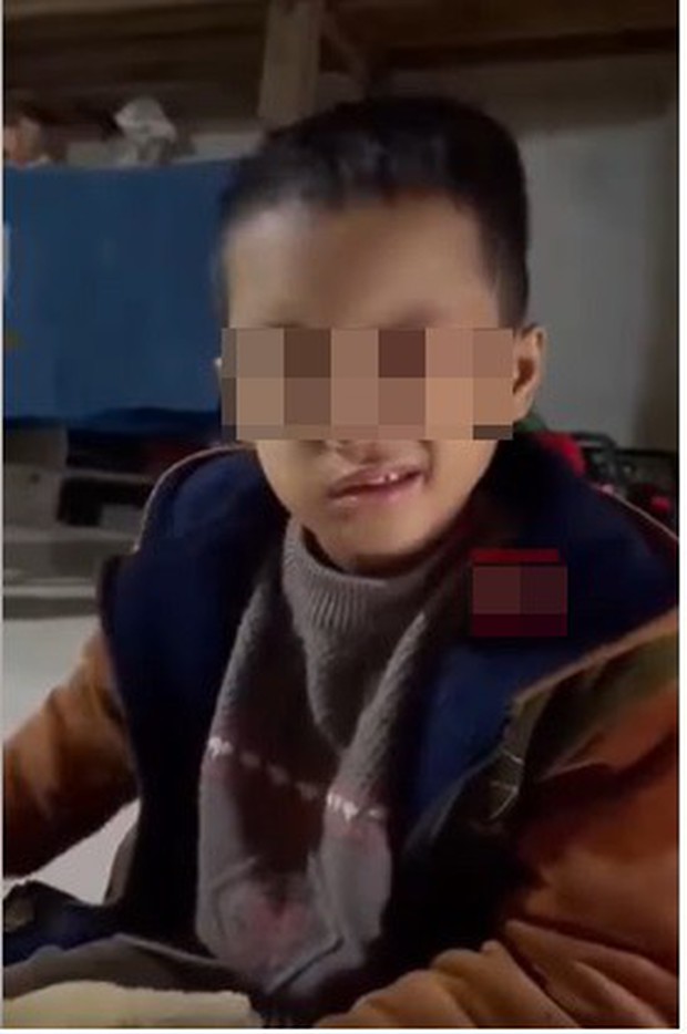 Học sinh lớp 2 bị thầy giáo đánh vì không viết được chính tả-2