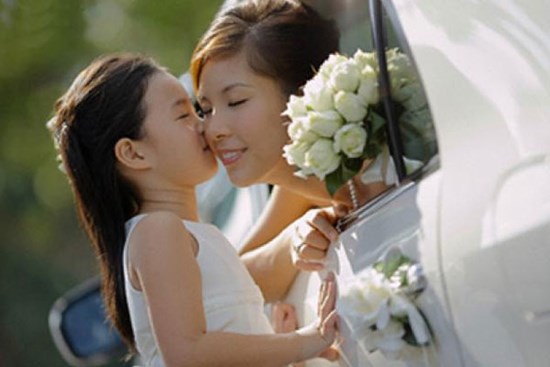 Cả mẹ và chị gái tôi cùng “trả con” để đi lấy chồng mới