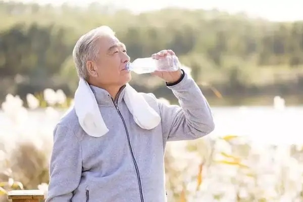 Đàn ông tuổi thọ ngắn thường yếu ở 5 chỗ: Sau 60 tuổi mà không có chứng tỏ thể lực còn sung mãn-3