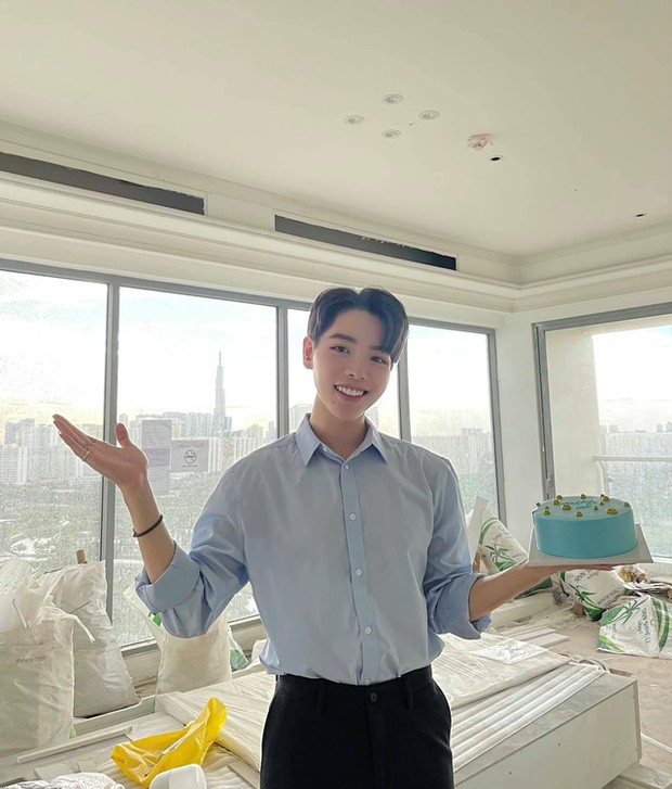 Nam ca sĩ đổi đời nhờ... đập mặt xây lại: 25 tuổi đã tậu chung cư 10 tỷ, liên tục báo hiếu bố mẹ bằng nhà đẹp - xe sang, còn lấn sân sang thị trường BĐS-4