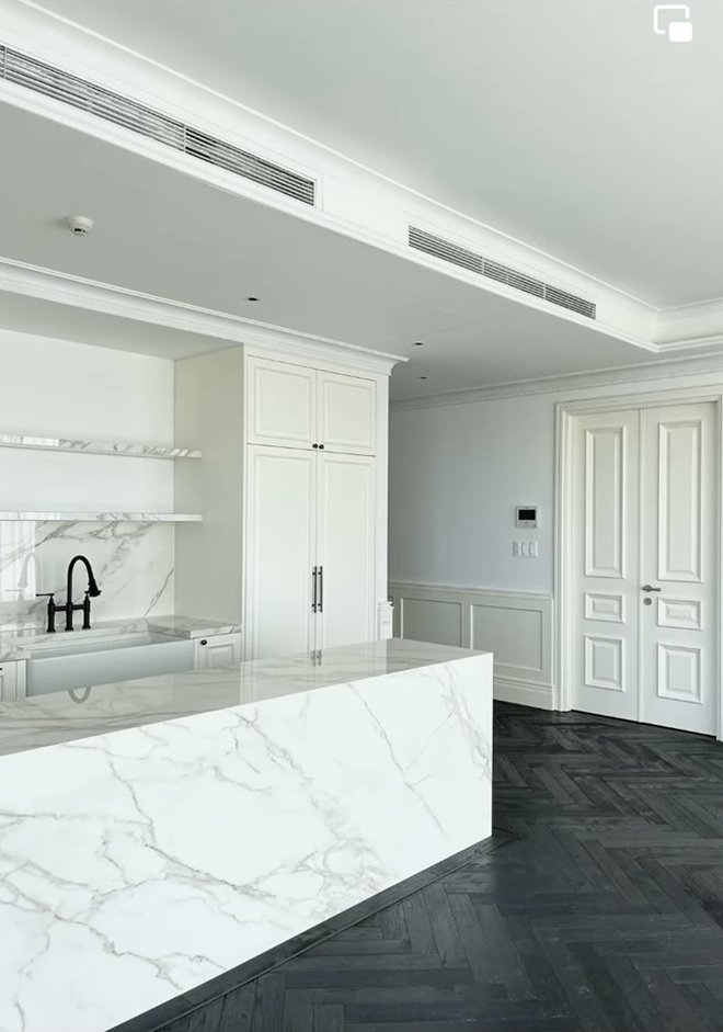 Nam ca sĩ đổi đời nhờ... đập mặt xây lại: 25 tuổi đã tậu chung cư 10 tỷ, liên tục báo hiếu bố mẹ bằng nhà đẹp - xe sang, còn lấn sân sang thị trường BĐS-5