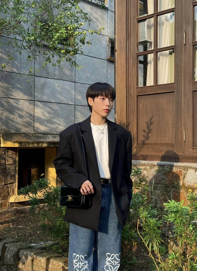 Nam ca sĩ đổi đời nhờ... đập mặt xây lại: 25 tuổi đã tậu chung cư 10 tỷ, liên tục báo hiếu bố mẹ bằng nhà đẹp - xe sang, còn lấn sân sang thị trường BĐS-25