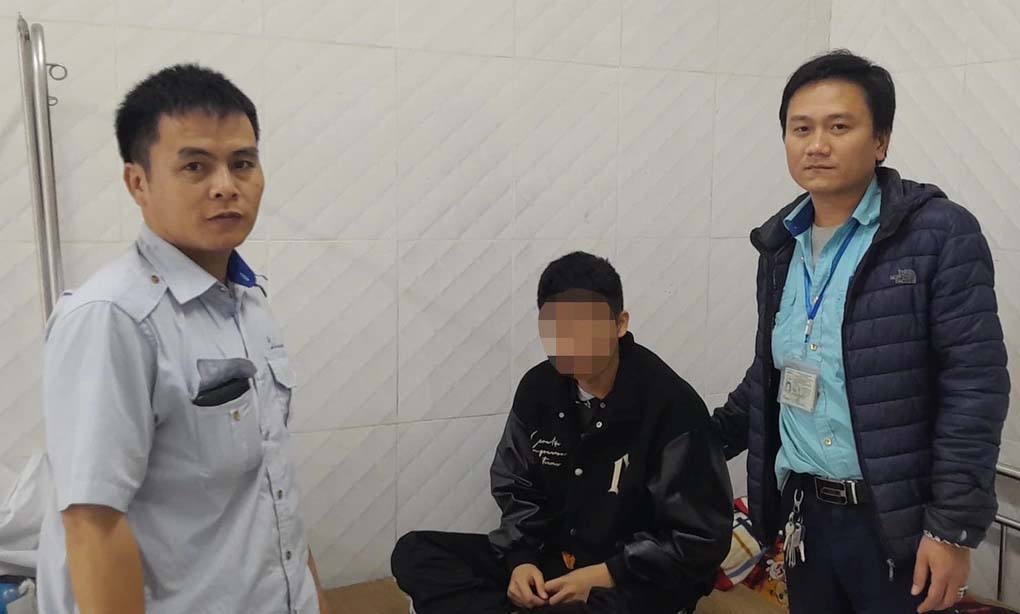 Tài xế xe buýt Hà Nội ôm người co giật đi cấp cứu: Tôi cũng sợ lắm!-2