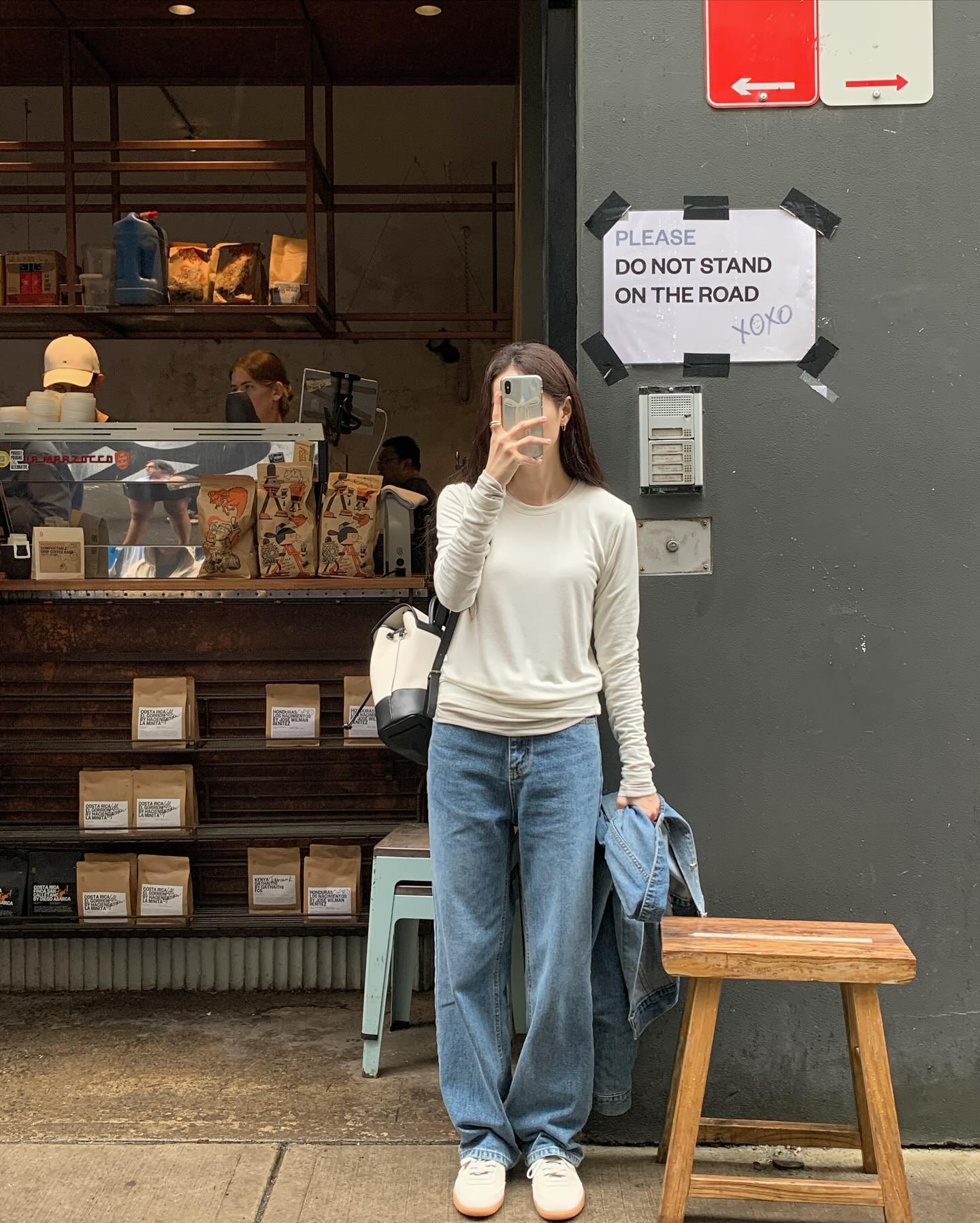 Tham khảo 10 công thức diện quần jeans theo phong cách tối giản để ghi điểm tinh tế-5