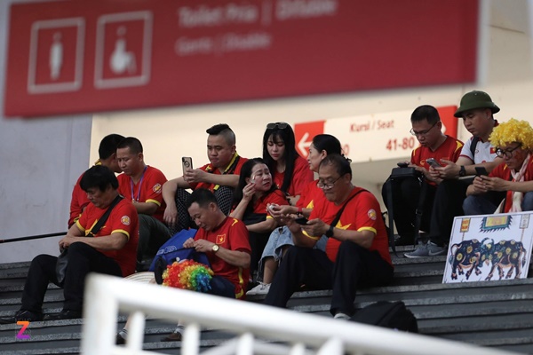 Cảnh sát dùng xe bọc thép bảo vệ an ninh trận Indonesia - Việt Nam-5