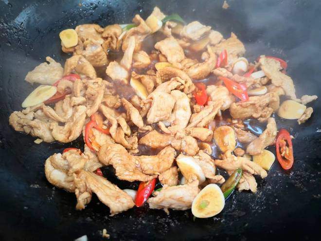 Loại rau này đang bán nhiều, được mệnh danh là vua rau của mùa xuân, đem xào với thịt còn bổ hơn củ sen-5