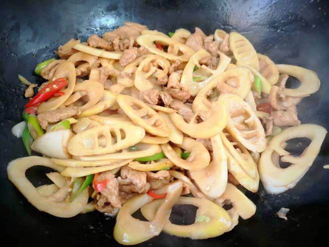 Loại rau này đang bán nhiều, được mệnh danh là vua rau của mùa xuân, đem xào với thịt còn bổ hơn củ sen-7