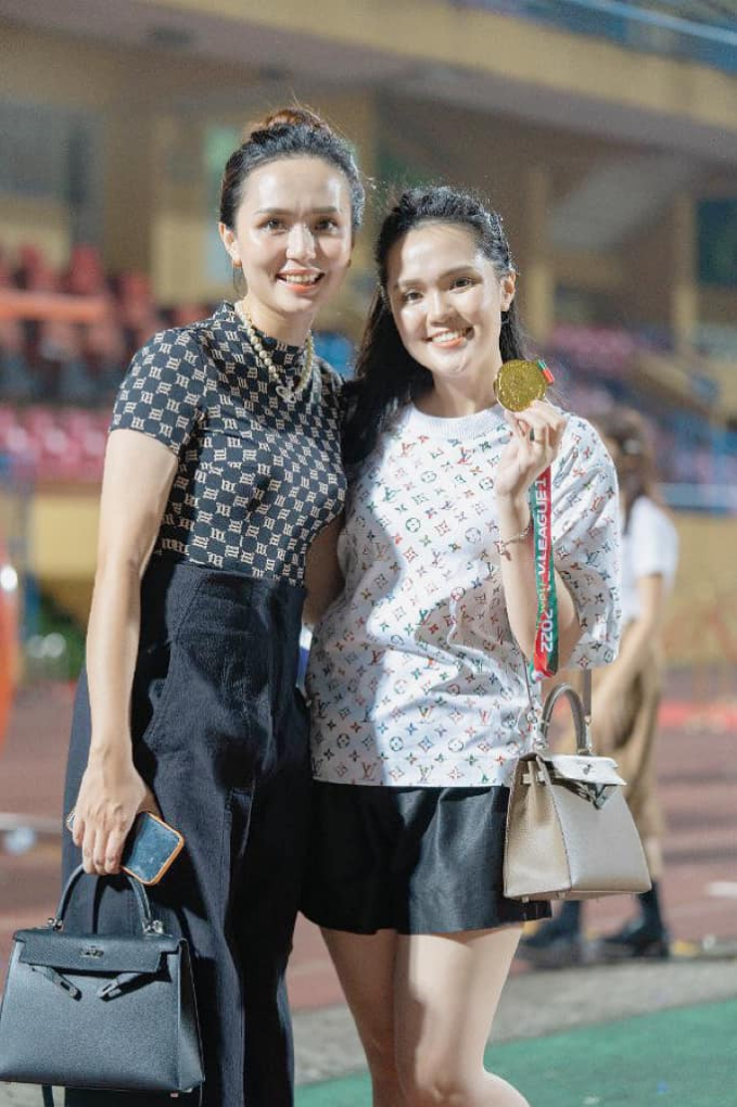 Hé lộ giới tính bé mới sinh nhà ái nữ cựu chủ tịch CLB Sài Gòn, em vợ đăng ảnh chúc mừng Văn Quyết lập tức có phản ứng này-2