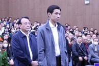 Chủ tịch Tân Hoàng Minh liên tục lau nước mắt khi nghe luật sư bào chữa cho con trai
