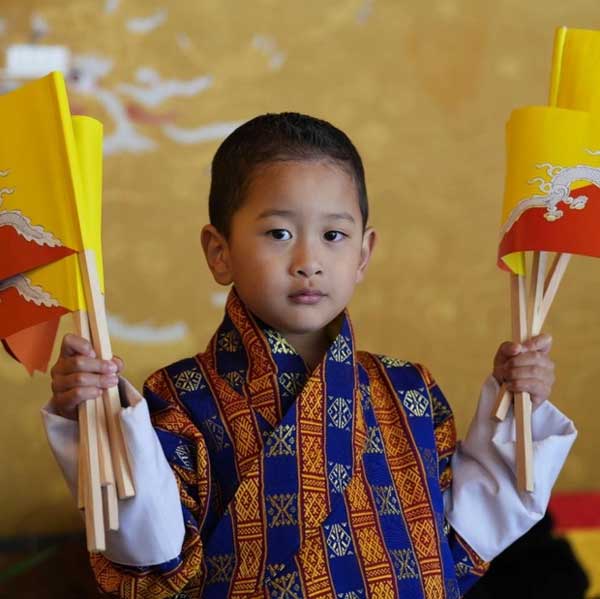 Hoàng tử nhỏ của vương quốc hạnh phúc Bhutan tròn 4 tuổi, hình ảnh mới nhất được hoàng hậu công bố khiến dân tình ngỡ ngàng-2