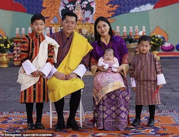 Hoàng tử nhỏ của vương quốc hạnh phúc Bhutan tròn 4 tuổi, hình ảnh mới nhất được hoàng hậu công bố khiến dân tình ngỡ ngàng-3