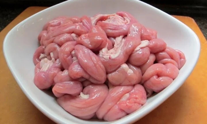 Cách làm sạch lòng lợn bằng loại bột rẻ tiền, lành tính-2