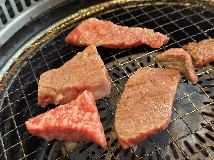 Thịt bò Kobe nổi tiếng thế giới được rao bán khắp chợ mạng, giá chỉ từ 150 nghìn đồng/kg-1
